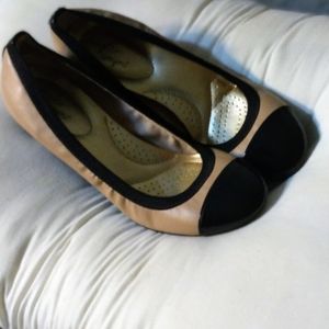Beige comfort flats.